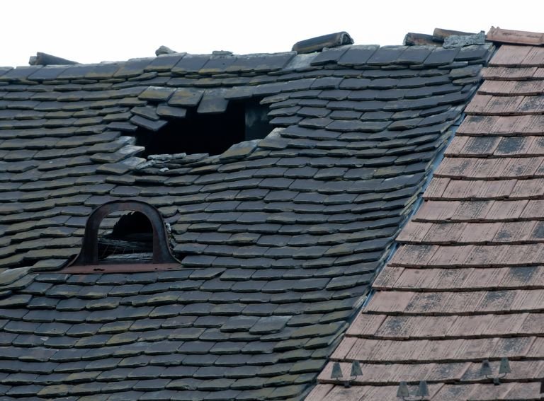 Image depicting a damaged roof.